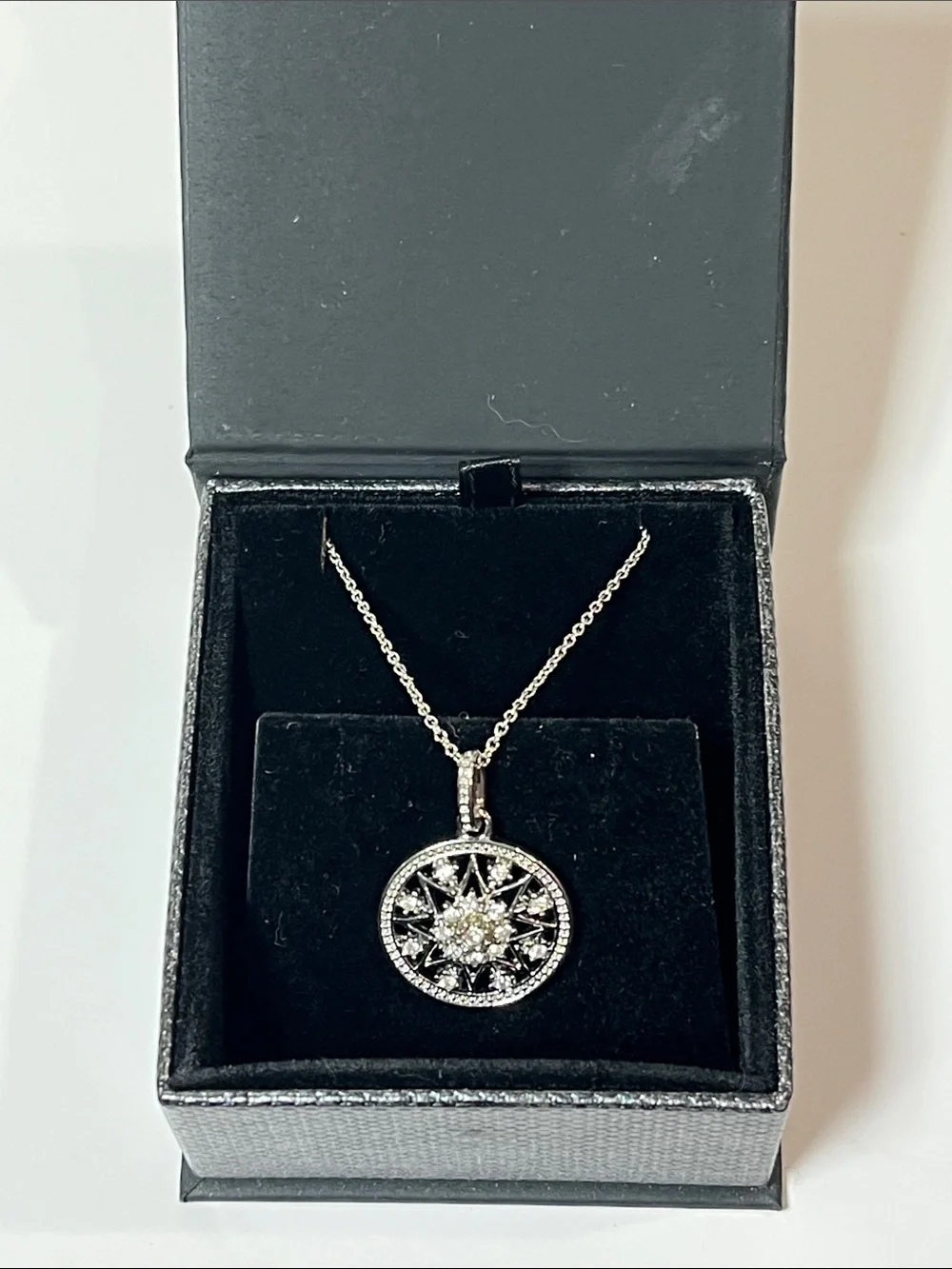NIB Vintage Rhinestone Snowflake Starburst Filigree Necklace Silver Tone 18